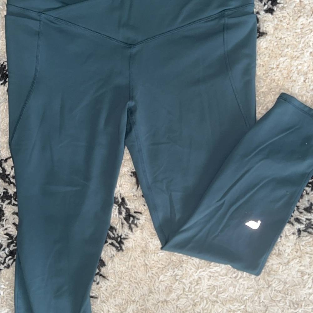 Fabletics workout set - Picture 2 of 7